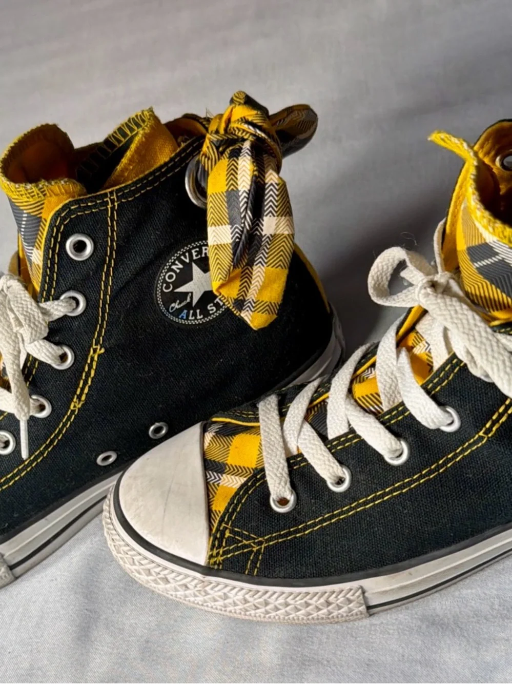 Converse Kids High-Top Sneakers in Black and Yellow Plaid